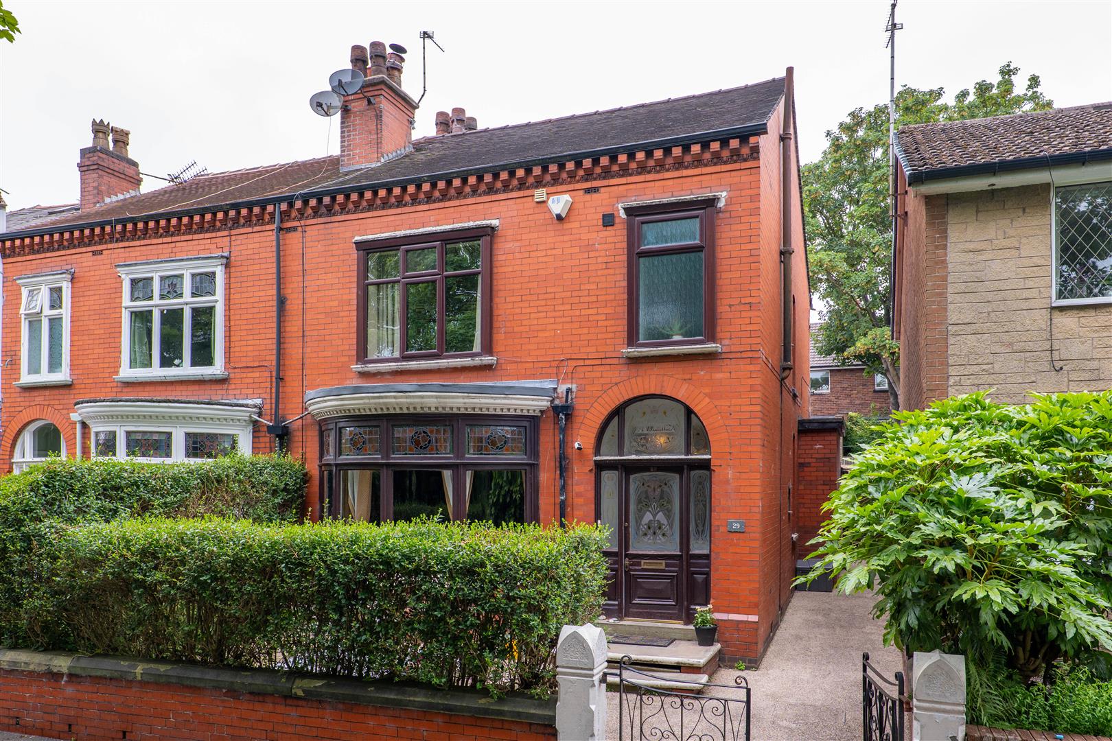3 bed property in Station Road, Bolton